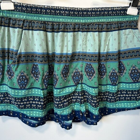 Mossimo Women's Pull On Shorts Size LG EUC - Picture 2 of 2